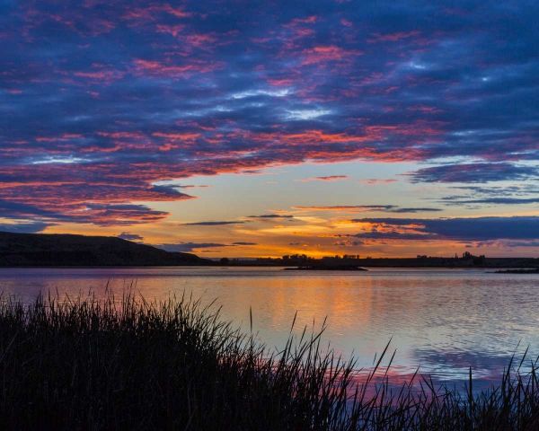 USA, Washington Sunset on Scooteney Reservoir